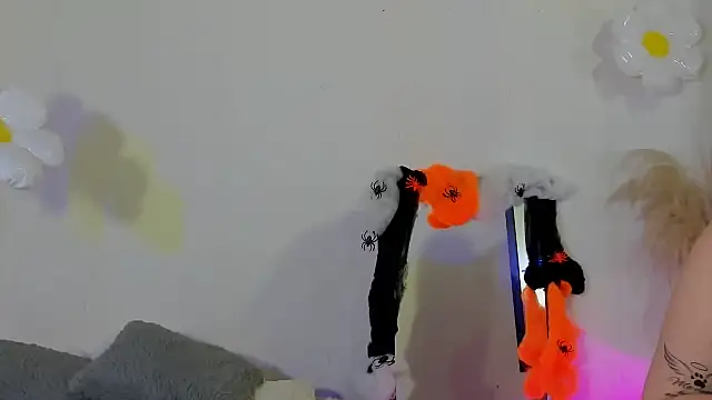 Snapshot of Naomi_Flame chatting on October 28, 2025, 8:41 pm Naomi Flame online show from October 28, 2025, 8:41 pm