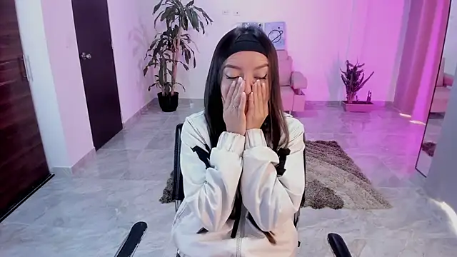 bella fox 1 online show from November 4, 2025, 2:43 pm