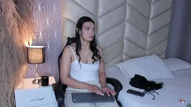 samiradoll online show from November 5, 2025, 3:31 am