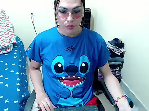 Snapshot of missblu chatting on November 3, 2025, 8:12 pm missblu online show from November 3, 2025, 8:12 pm