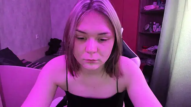 Snapshot of Sophi_gi chatting on October 21, 2025, 8:14 am Sophi gi online show from October 21, 2025, 8:14 am