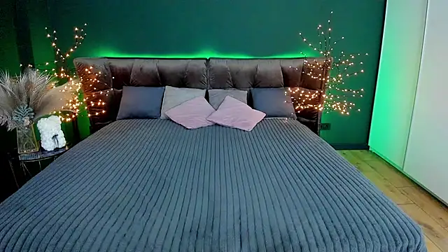 MilaAddams online show from November 28, 2025, 6:35 am