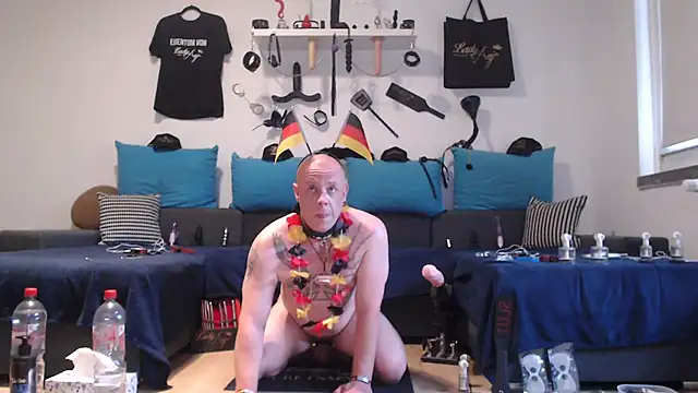 Sklave-Sille online show from June 15, 2026, 5:01 pm