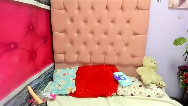 Snapshot of DakotaKS chatting on October 22, 2025, 6:29 pm DakotaKS online show from October 22, 2025, 6:29 pm