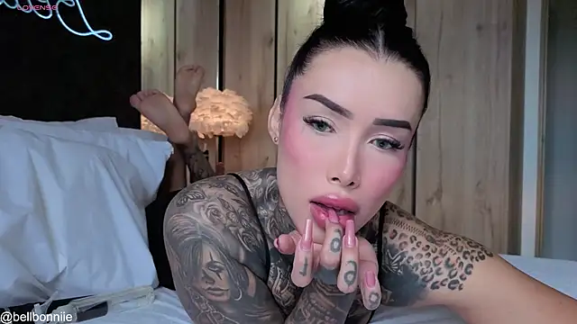 belllbonniie online show from May 12, 2026, 6:47 pm