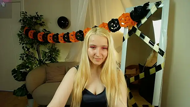 Snapshot of Milana_Key chatting on October 24, 2025, 10:09 pm Milana Key online show from October 24, 2025, 10:09 pm