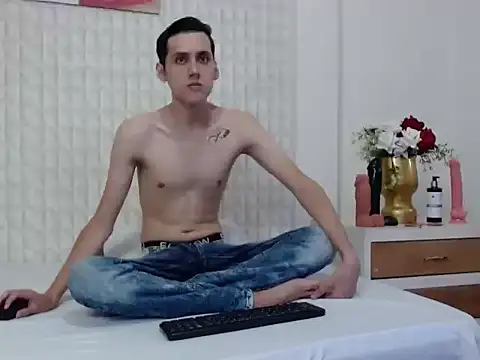 LuigiMarchetti online show from September 29, 2025, 7:41 pm