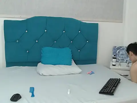 LuigiMarchetti online show from November 21, 2025, 7:24 pm