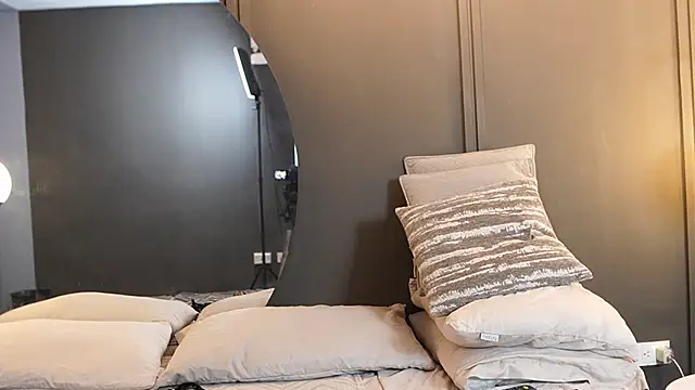 Snapshot of Tayler_Kim chatting on January 17, 2026, 6:44 pm Tayler Kim online show from January 17, 2026, 6:44 pm