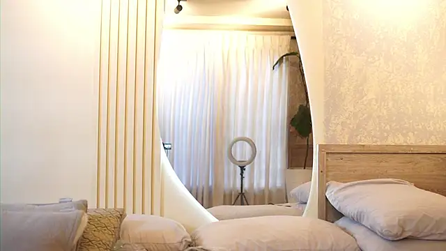 Snapshot of Tayler_Kim chatting on November 8, 2025, 7:28 pm Tayler Kim online show from November 8, 2025, 7:28 pm