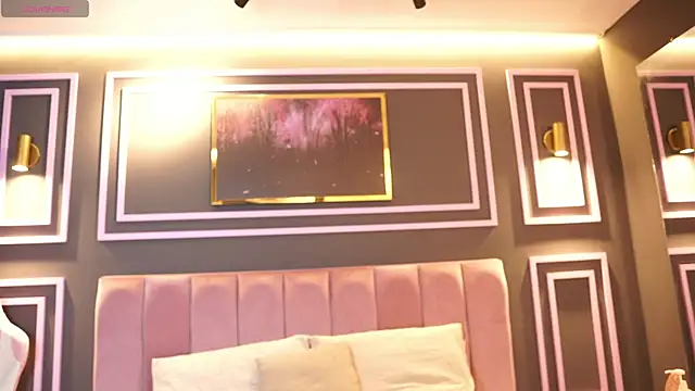 Snapshot of Tayler_Kim chatting on November 9, 2025, 4:22 pm Tayler Kim online show from November 9, 2025, 4:22 pm