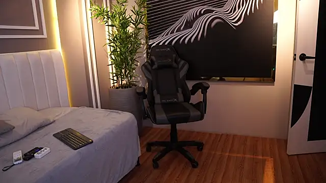 Snapshot of Tayler_Kim chatting on November 20, 2025, 7:03 pm Tayler Kim online show from November 20, 2025, 7:03 pm