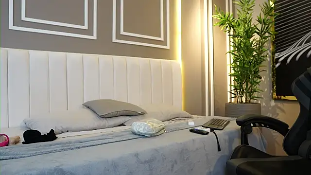 Snapshot of Tayler_Kim chatting on November 12, 2025, 6:34 pm Tayler Kim online show from November 12, 2025, 6:34 pm