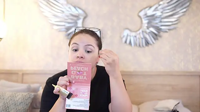 Snapshot of Tayler_Kim chatting on December 4, 2025, 4:39 pm Tayler Kim online show from December 4, 2025, 4:39 pm