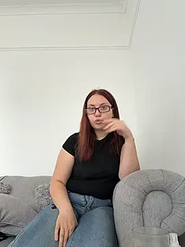 RoseMaee online show from October 8, 2025, 12:28 pm
