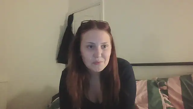 RoseMaee online show from October 15, 2025, 5:32 pm