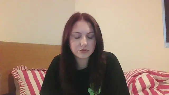 RoseMaee online show from October 21, 2025, 3:55 pm