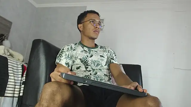 Snapshot of aston_xvera chatting on November 27, 2025, 9:37 pm aston xvera online show from November 27, 2025, 9:37 pm