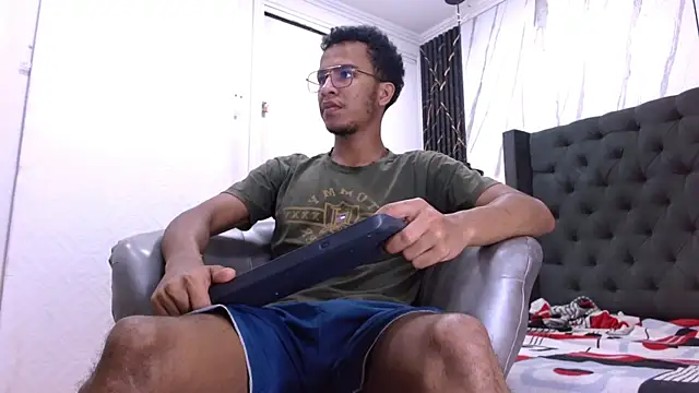 Snapshot of aston_xvera chatting on December 15, 2025, 4:40 am aston xvera online show from December 15, 2025, 4:40 am