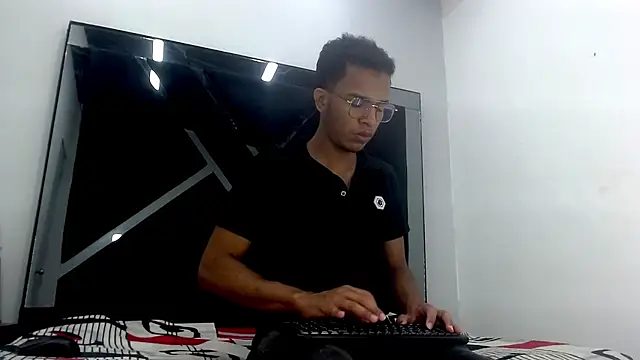 Snapshot of aston_xvera chatting on November 28, 2025, 10:54 pm aston xvera online show from November 28, 2025, 10:54 pm