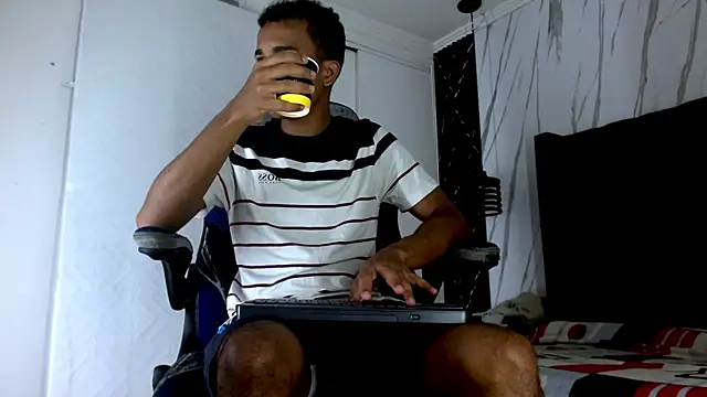 Snapshot of aston_xvera chatting on October 23, 2025, 3:27 am aston xvera online show from October 23, 2025, 3:27 am