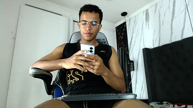 Snapshot of aston_xvera chatting on November 15, 2025, 3:43 am aston xvera online show from November 15, 2025, 3:43 am