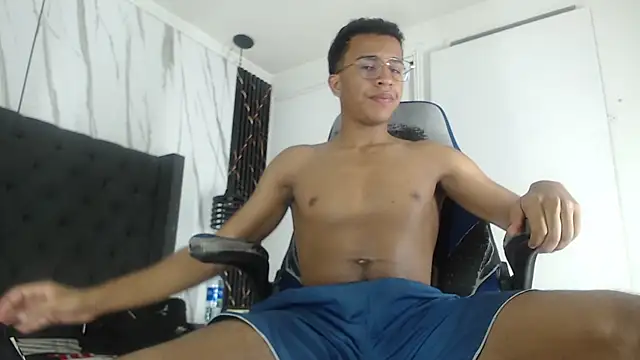 Snapshot of aston_xvera chatting on November 12, 2025, 3:43 am aston xvera online show from November 12, 2025, 3:43 am