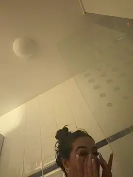 Lulumayxx online show from April 12, 2026, 7:06 pm