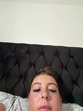 Lulumayxx online show from April 18, 2026, 4:42 pm