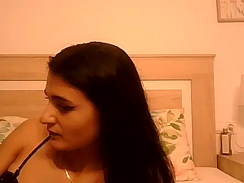 Snapshot of Ella0105 chatting on September 8, 2025, 5:01 pm Ella0105 online show from September 8, 2025, 5:01 pm