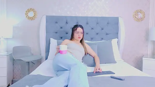 Snapshot of ZoeWilliis chatting on June 22, 2026, 11:07 am ZoeWilliis online show from June 22, 2026, 11:07 am