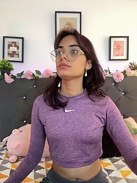 Im Lyan online show from November 20, 2025, 3:12 pm