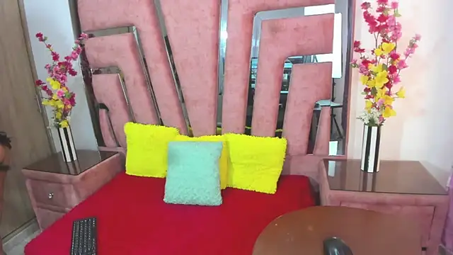 Snapshot of MaraKarly chatting on December 16, 2025, 7:40 pm MaraKarly online show from December 16, 2025, 7:40 pm