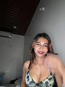 Snapshot of STRIP_GLOW chatting on July 31, 2026, 11:35 pm STRIP GLOW online show from July 31, 2026, 11:35 pm