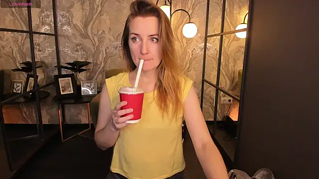 Snapshot of MeggySun chatting on November 2, 2025, 1:16 pm MeggySun online show from November 2, 2025, 1:16 pm