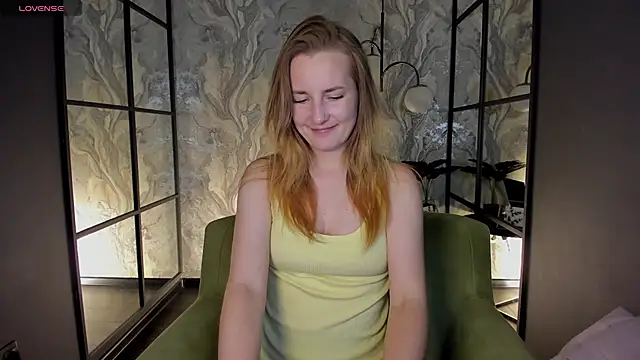 Snapshot of MeggySun chatting on October 12, 2025, 1:23 pm MeggySun online show from October 12, 2025, 1:23 pm