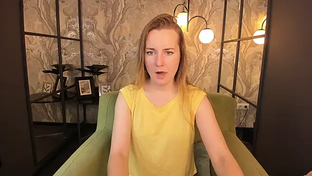 Snapshot of MeggySun chatting on November 3, 2025, 1:04 pm MeggySun online show from November 3, 2025, 1:04 pm