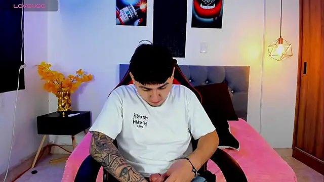 Snapshot of Nicolas_James_Sc chatting on November 25, 2025, 2:28 pm Nicolas James Sc online show from November 25, 2025, 2:28 pm