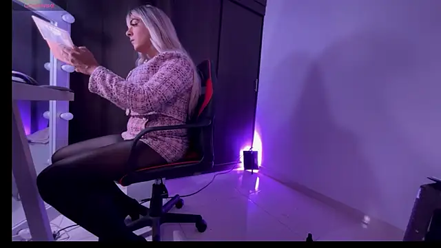 Snapshot of regina_mills_milk chatting on November 16, 2025, 1:10 am regina mills milk online show from November 16, 2025, 1:10 am