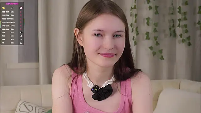 Snapshot of LynHillaire chatting on November 9, 2025, 10:08 am LynHillaire online show from November 9, 2025, 10:08 am