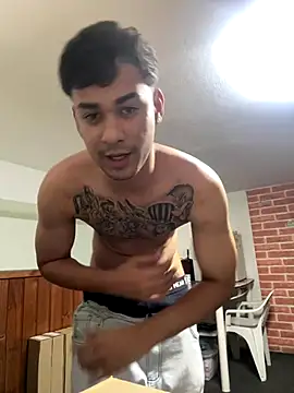 Snapshot of condenovin chatting on November 5, 2025, 6:33 pm condenovin online show from November 5, 2025, 6:33 pm