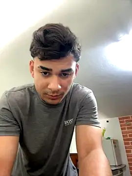 Snapshot of condenovin chatting on November 4, 2025, 5:50 pm condenovin online show from November 4, 2025, 5:50 pm