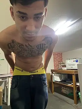 Snapshot of condenovin chatting on October 8, 2025, 4:19 pm condenovin online show from October 8, 2025, 4:19 pm