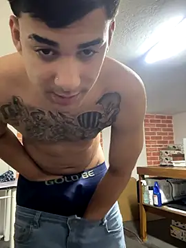 Snapshot of condenovin chatting on October 10, 2025, 4:41 pm condenovin online show from October 10, 2025, 4:41 pm