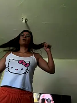 YadiraOrozco online show from November 5, 2025, 2:09 pm