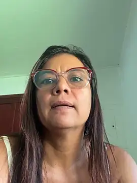 YadiraOrozco online show from November 11, 2025, 3:40 pm