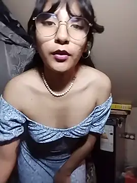 Snapshot of Regina_Shine chatting on August 4, 2026, 2:38 am Regina Shine online show from August 4, 2026, 2:38 am