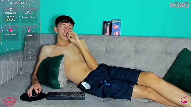 Snapshot of Maikol_Ortiz chatting on October 1, 2025, 12:42 pm Maikol Ortiz online show from October 1, 2025, 12:42 pm