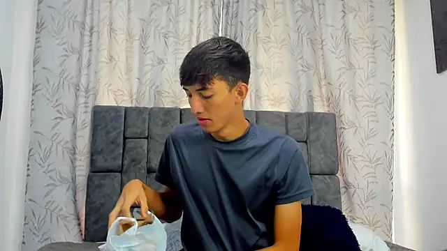 Snapshot of Maikol_Ortiz chatting on December 2, 2025, 12:29 pm Maikol Ortiz online show from December 2, 2025, 12:29 pm