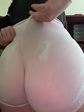 Snapshot of Yui-Ch06 chatting on December 1, 2025, 2:07 pm Yui-Ch06 online show from December 1, 2025, 2:07 pm